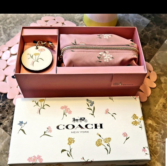 Coach Accessories - Coach F73078 TS Cosmetic pouch floral carnation